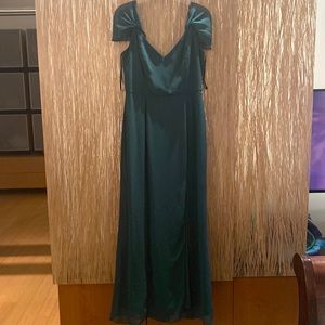 COLD-SHOULDER V-BACK CHIFFON MAXI DRESS IN HUNTER GREEN